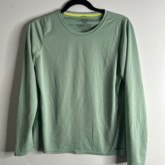 Patagonia Tops - Patagonia sage green basic top size medium